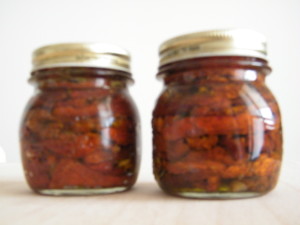 pomodori secchi sott'olio ricetta sterilizzare vasetti capperi pantelleria igp