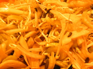 insalata sedano finocchio ricetta germogli soia semi zucca salsa